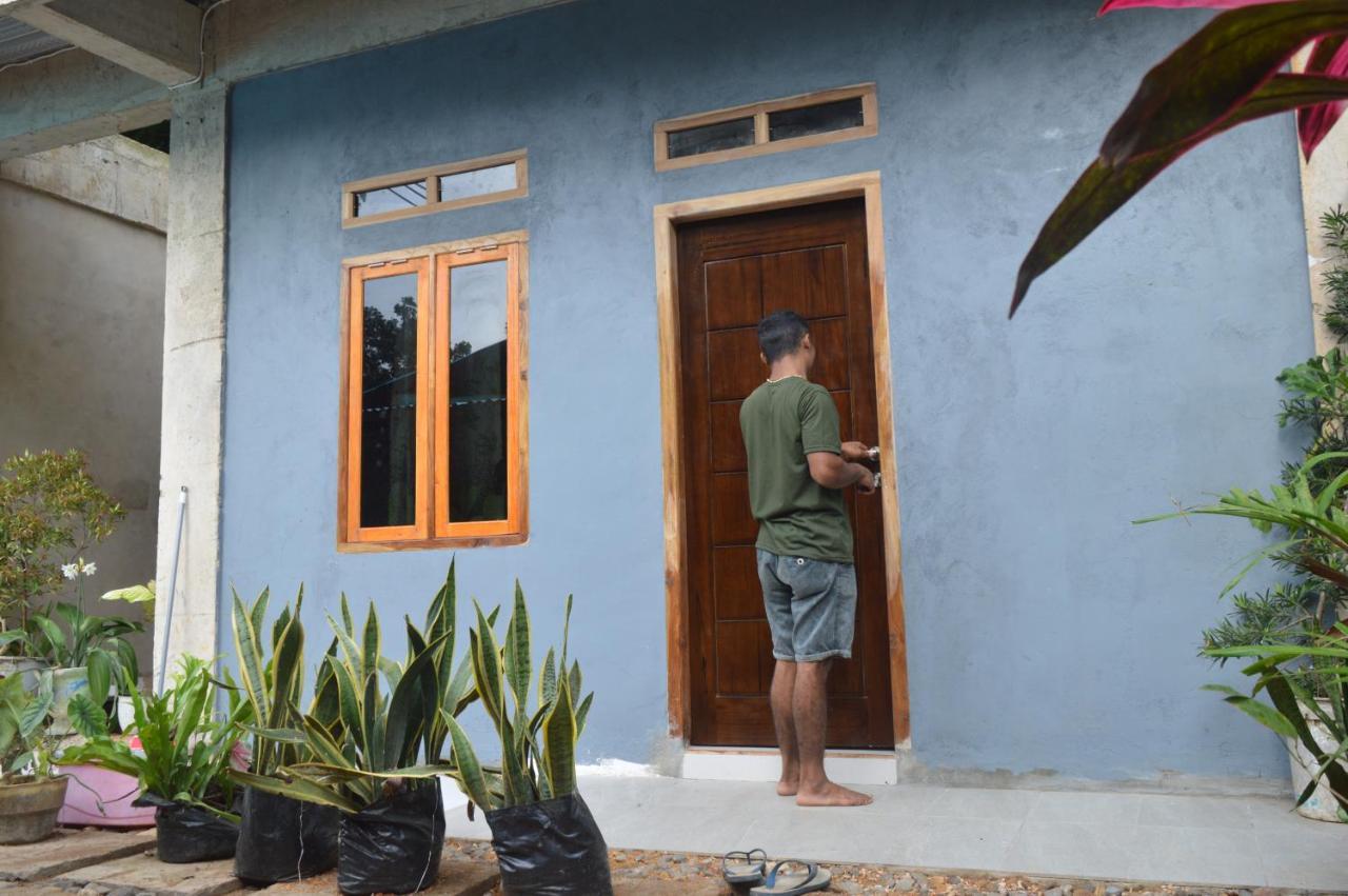 Labuan Bajo Mahoni Guesthouse Exterior foto